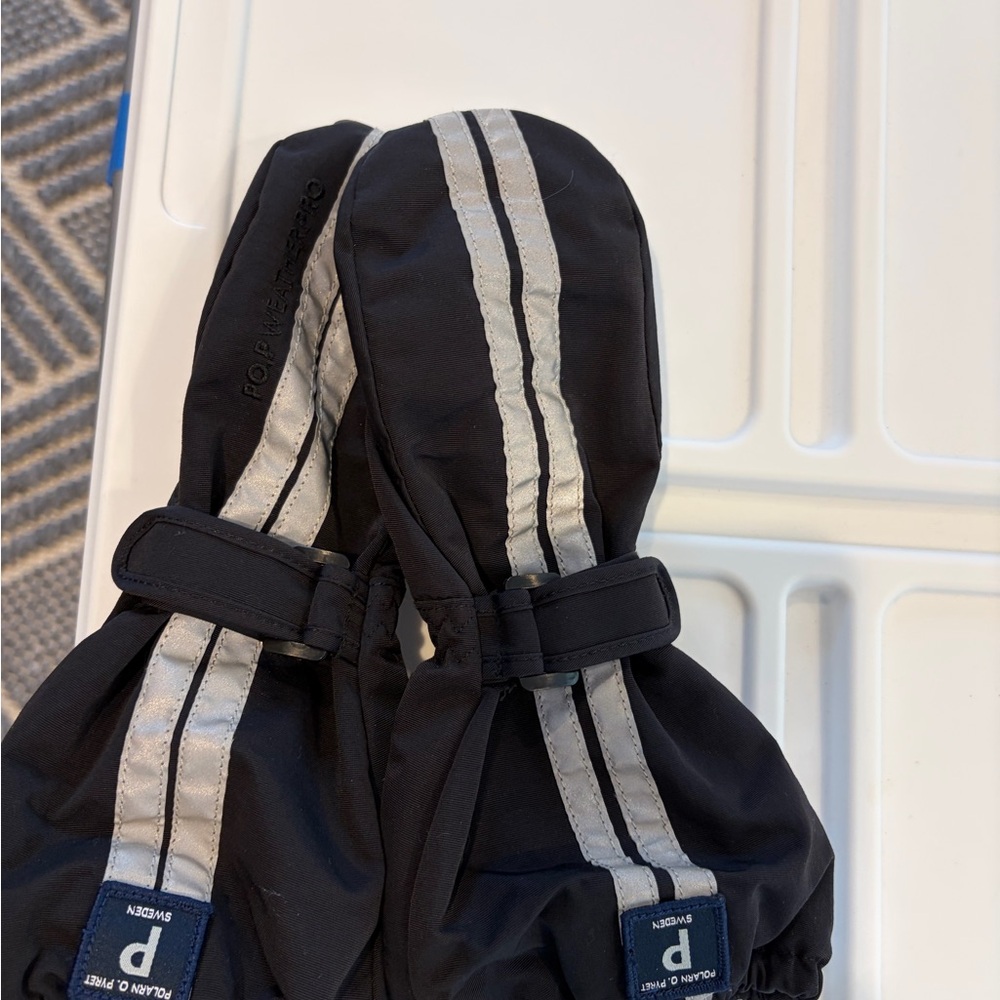 Polarn O. Pyret Black Mittens